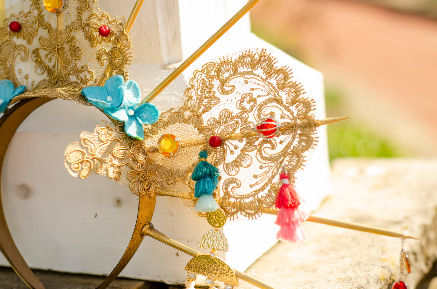 gold lace crown